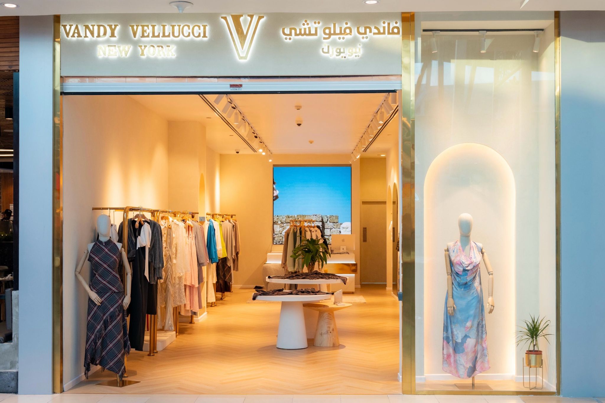 We are pleased to welcome Vandy Vellucci to Red Sea Mall